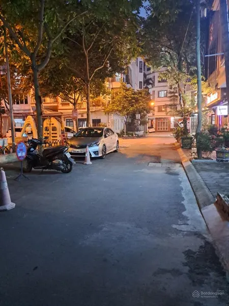 Bán nhà 89m2, 4t,mt 4,5m, giá 13,4tỷ, lô góc, 3 mặt thoáng, ô tô tránh,đông ngạc, bắc từ liêm.
