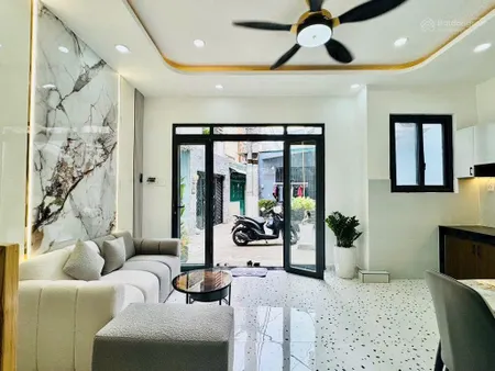 Cần sang tên gắp căn nhà ngay chợ đầu mối thủ đức, 75m2 chỉ 4ty670, đang cho thuê 12tr/th,sổ riêng.