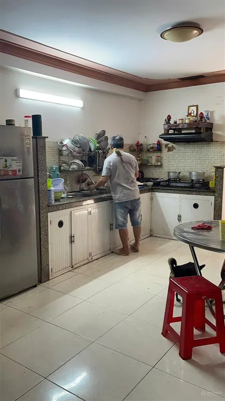 Cần tiền cho con du học! bán nhà 4 tầng mặt tiền hà đặc sát biển mỹ khê giá 12 tỷ tl