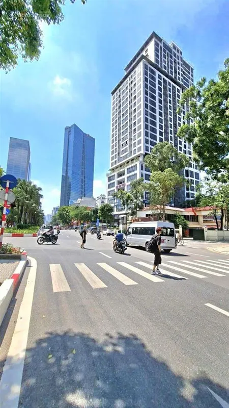 Bán nhà mặt phố văn cao 130m2, giá 79 tỷ. tây hồ