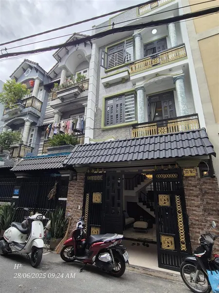 Nhà q12 4,7x11 đúc 2 lầu 4pn kế chợ và bến xe bus hiệp thành, khu dân cư đông đúc và dân trí cao