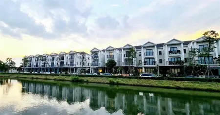 Bán căn nhà phố nine south nam sài gòn 7x17.5m 3 lầu đường lớn 30m giá tốt nhất thị trường