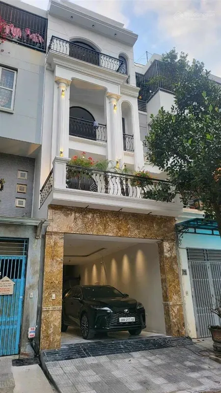 Duy nhất 1 căn xây thô 90m. 4 tầng hoàn thiện mặt ngoài. hướng đông nam. giá 18.8 tỷ. giá đầu tư.
