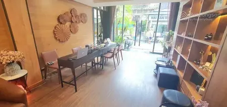Bán khách sạn trung tâm hoàn kiếm dt gần 70m,8 tầng có thang máy,mt rộng 4.5 chỉ hơn 50 tỷ.
