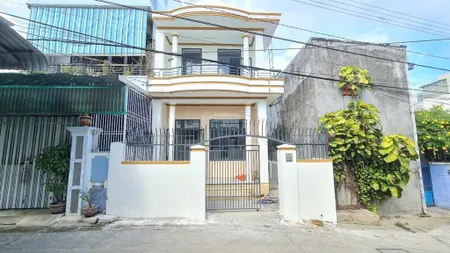 Nhà 2 tầng sổ hoàn công cách biển 400m hẻm xe hơi đường củ chi, tp nha trang