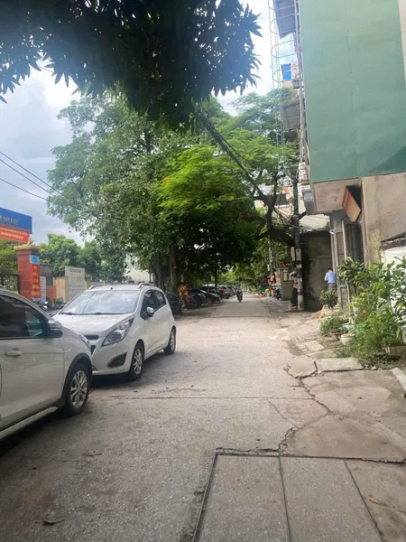 👉 Nhà to, ngõ lớn – nơi xứng đáng dựng tòa nhà mơ ước”🎯Nhỉnh 27 tỷ, 100 M2 vuông vắn tại KIM GIANG – Đại Kim, Hoàng Mai, MẶT TIỀN 5 M.
🎯Mặt ngõ 14m rộng hiếm có, xe khách 25 chỗ quay đầu thoải mái.