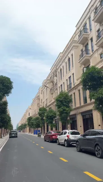 Nhà phố Vinhomes Cổ Loa, view vườn hoa, còn sót lại mua từ chủ đầu tư. Giá gốc