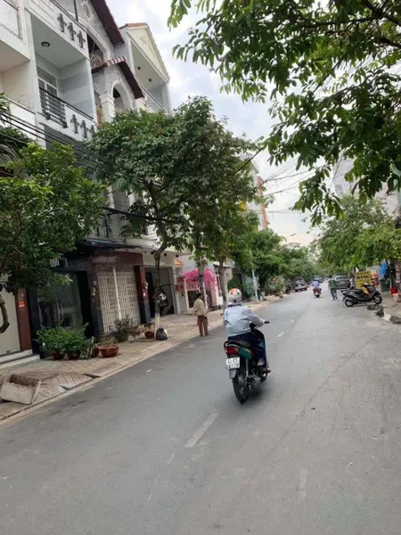 Bán nhà mặt tiền đường số 5 khu lý phục man . dt 4x12m nhà 1 trệt 3 lầu . sh , giá 10,5 tỷ