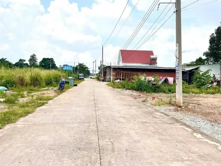 Chủ ngôpi cần bán gấp lô đất gần chợ trừ văn thố. 5x38m. 820 triệu. sổ sẵn. 0909 925 ***