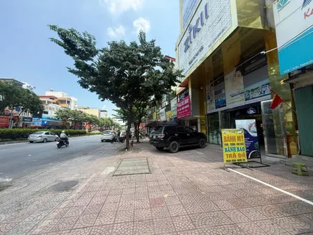 TOÀ BUILDING CẦU GIẤY - DOANH THU 2 TỶ/NĂM - VỊ TRÍ ĐẮC ĐỊA - HỢP NHÀ ĐẦU TƯ DÒNG TIỀN.