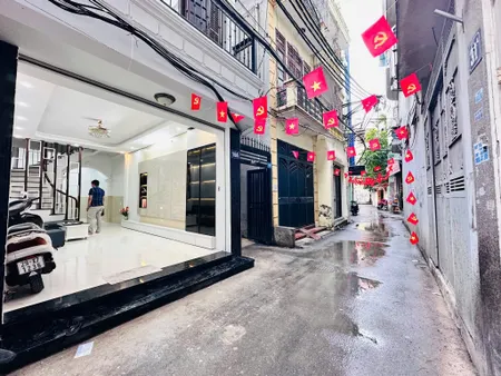Nhà Mới! Xuân Thuỷ,Otô VF3 Vaò Nhà,30m Ra Phố,DT: 42m2 x 4Tầng,MT: 3.5m,Gía: 15.6 tỷ Cầu Giấy