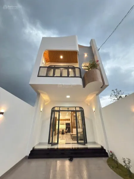 Nhà Biên Hoà giá 2ty sổ hồng riêng, nằm ngay đường Đồng Khởi hẻm xe hơi 6m