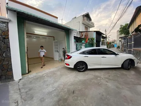 Bán nhà c4 p.Tân Phong ngay chợ 26 chi 100m. gia 2.75 tỷ, 84m2 đường 5m đẹp.kdc dân trí tốt.