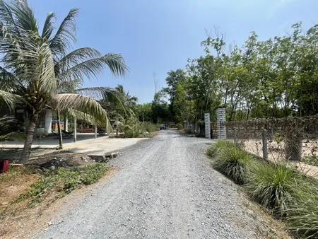 (950 TRIỆU) Lô đất tại ấp Bến Chò, xã Thạnh Đức, huyện Gò Dầu, tỉnh Tây Ninh, Sổ hồng riêng, ngang 8m rộng (dễ xây nhà 1-2 tầng), gần KCN (thuê trọ cao), dân cư đông (an ninh tốt).