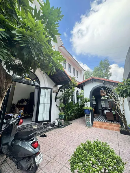 BÁN BIỆT THỰ SÂN VƯỜN ĐƯỜNG LÊ VĂN CHÍ, LINH TRUNG - 374m2 - GIÁ 16.5 TỶ