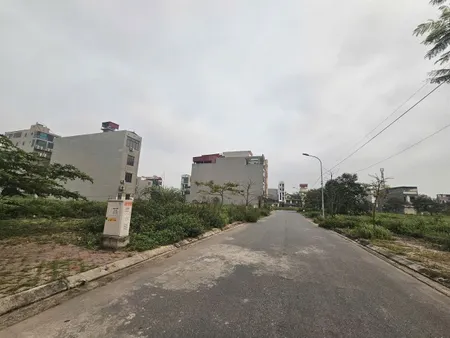 Bán 90m đất giãn dân chu mẫu 2. Nhìn vườn hoa và sân bóng. Cạnh KCN quế võ. Phường nam sơn bắc ninh