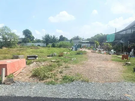 Đất 5,75x15m đường xe tải sẹc ngắn trung đông 7
