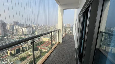 Chủ nhà gửi bán căn hộ 194m2 view cầu giấy tầng trung thoáng vĩnh viễn, nhà đã có nội thất