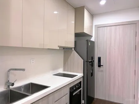 Chính chủ cần bán chuyển nhượng căn studio tại toà cao cấp masteri west heights, giá 2.4 tỷ