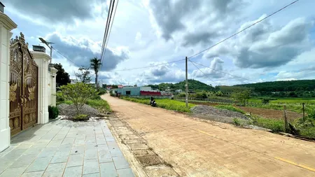 BÁN GẤP LÔ ĐẤT ĐẸP – HẺM 03 NGUYỄN THIẾP, ĐỐI DIỆN BIỆT THỰ BỰ