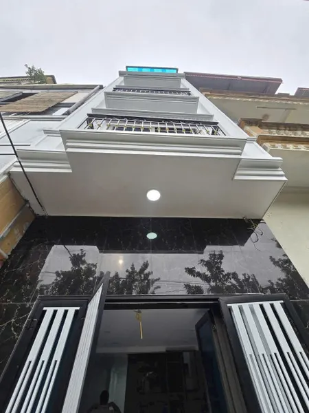 Nhà 5 tầng thang máy mới xây, ô tô đỗ cửa tại trục chính đường Xuân Phương!