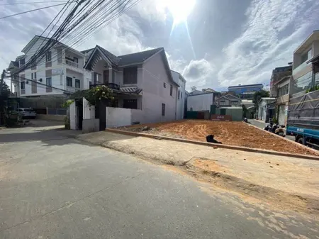 📣📣📣GIẢM 7 TỶ (19 tỷ còn 12 Tỷ )
BÁN GẤP LÔ ĐẤT 2 MẶT TIỀN - ĐƯỜNG PHAN CHU TRINH, ĐÀ LẠT