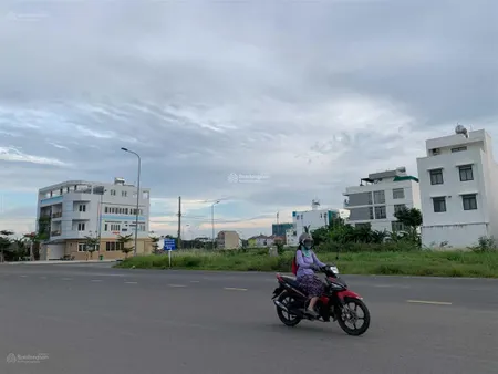 Bán đất 2 mặt đường trần phú hòa thành, tây ninh 6x30 nở hậu 6,25 186m2 giá 2ty5 0965 645 ***