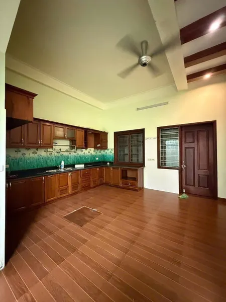 Bán nhà 4 tầng hud-A. Diện tích đất 82.5m. Gần cafe hải sơn. Nhìn vườn hoa. Làn 2 đường ngô tất tố. Phường võ cường bắc ninh