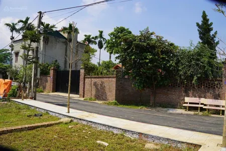 Cc bán 100m full thổ cư. giá 2.2 tỷ. mặt tiền 7.2m bao phí