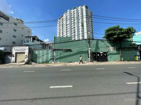 Ngộp bank bán gấp bán đất mặt tiền nơ trang long dt 700 m2 ctxd 2 hầm 10 tầng giá 71 tỷ tl