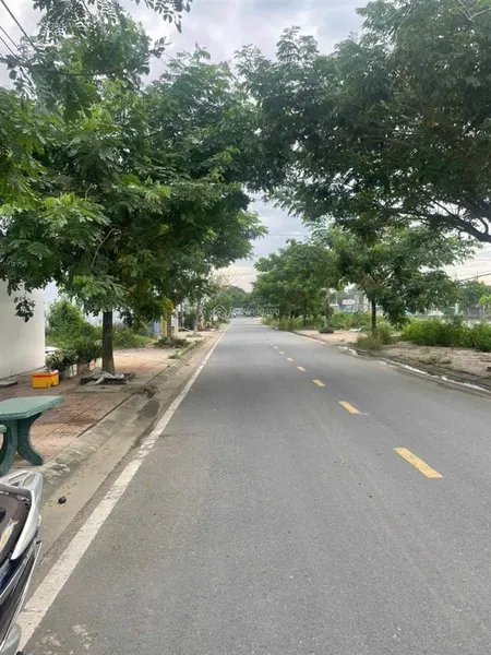 Mặt tiền qlo 1k , khu châu thới giá 4 tỷ 980 dt 100m2 full thổ cư
