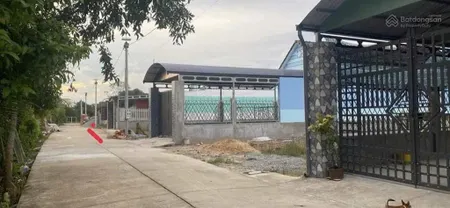 Lô đất cần bán ngay mặt tiền đường bê tông khu dân cư ,ngay chợ.