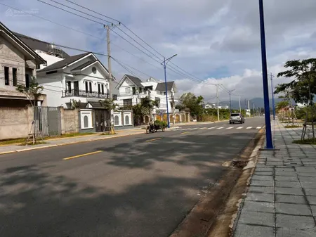 Lô góc biệt thự đối diện bệnh viện thổ cư 100% sổ riêng 0979 976 ***