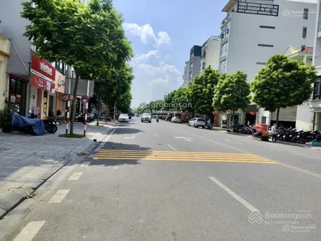 Cần bán gấp đất đẹp phố gia thượng ngọc thuỵ. ô tô tránh, gần hồ điều hoà, công viên, giá đầu tư