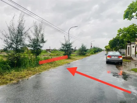 Bán lô đất đấu giá 100m2 trung tâm thị trấn kinh doanh được