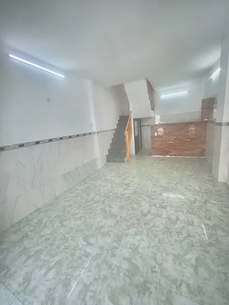 Căn Nhà 2 Tầng (2PN, 2WC Vào ở ngay ) Lò Gốm, Q6 – SHR – 3,85 Tỷ – Vị Trí Trung Tâm