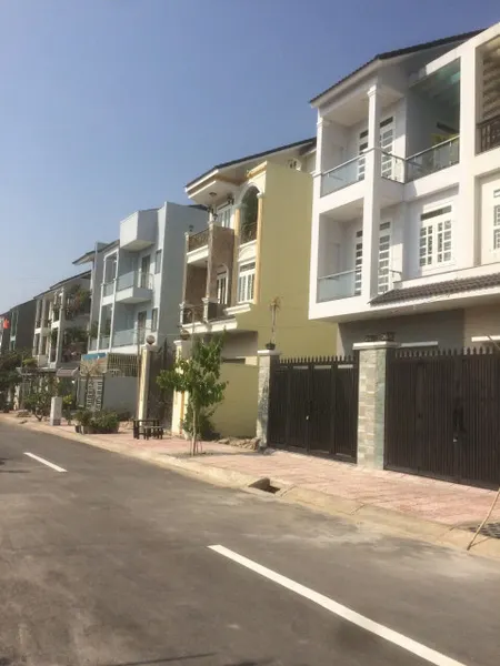 BDS HVL CG 👉: Cần Bán căn nhà 1triệt  2lầu góc 2 Mặt Tiền ngay Cao Đẳng Công Thương -  CTy dệt phong phú : Quận 9