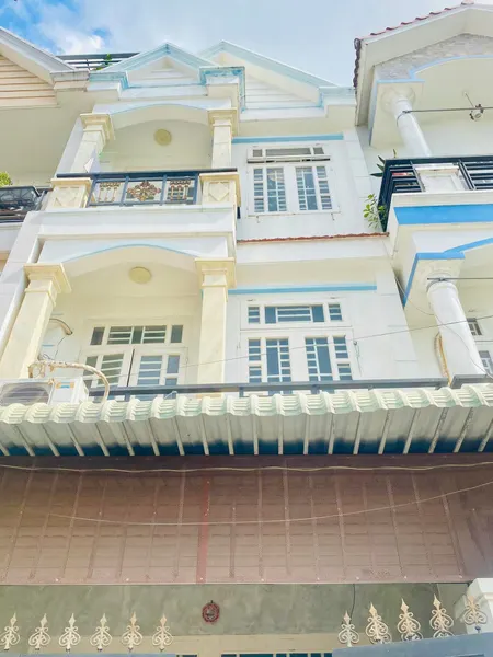 NHÀ 3 TẦNG 64M2 KHU VIP, HẺM OTO TRÁNH THÔNG. ĐỦ TIỆN ÍCH, NHÀ ĐẸP Ở NGAY. LÂM THỊ HỐ, TÂN CHÁNH HIỆP, Q12