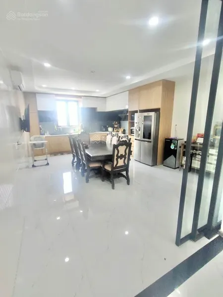 Pho14 bán nhà 5 tầng có thang máy mới keng mặt tiền đường trần nguyên hãn nha trang