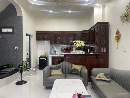 Nhà phố trung tâm bảo lộc 1 trệt 2 lầu 5 phòng ngủ đường lớn 2 oto né nhau chỉ 3.6t