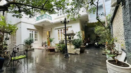 Biệt thự 4 tầng lạch tray (gần đhhh) 180m2 sân vườn, hồ cá koi giá cực tốt