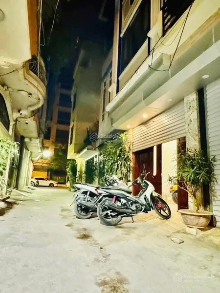Bán nhà riêng khu phân lô toàn cán bộ quan chức cấp cao, ô chờ thang máy, full nội thất, miễn tgian