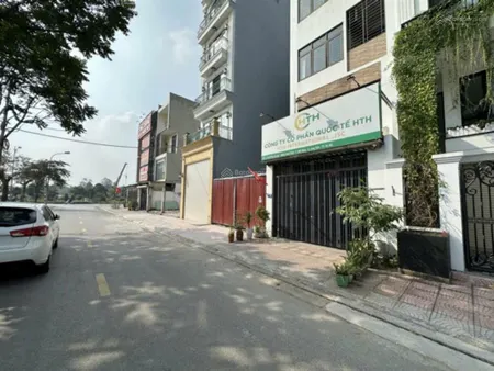 Nhà phân lô việt hưng dt 75m2,mt5m, 5 tầng thang má, giá 24,5 tỷ đường rộng 6m vĩa hè đá bóng