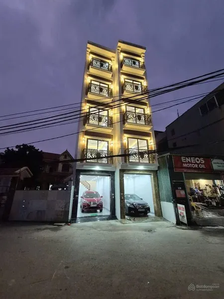 Hiện tại em còn căn thang máy mặt chợ ngọc hồi. diện tích 45m2, nhà 5 tầng vừa ở vừa kinh doanh.
