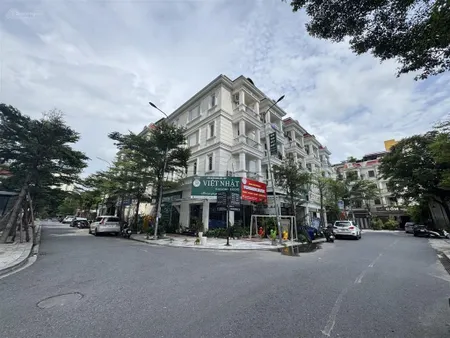 Nhà mặt phố định công, dtmb 160m2, mặt tiền 8.6m. giá 32 tỷ. quận hoàng mai
