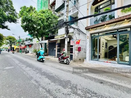 Nhà mặt tiền đầy đủ nội thất thuận tiện buôn bán kinh doanh