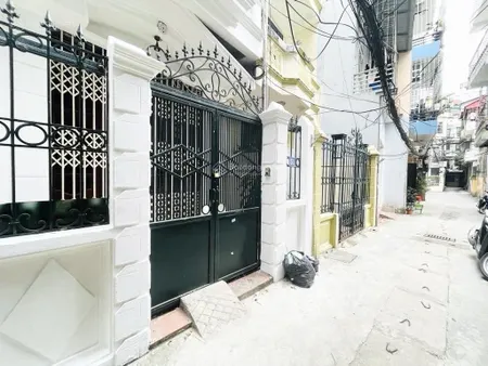 Nhà ngõ thịnh quang, đống đa, ở luôn, ngõ ba gác đua, ô tô gần, thang máy, chỉ 15.2 tỷ