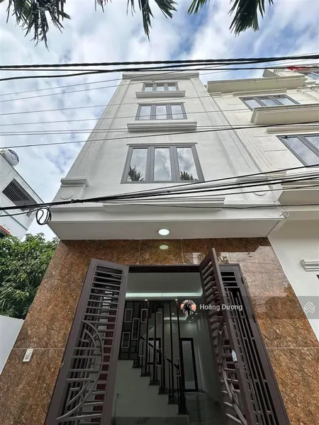 Nhỉnh 3 tỷ nhà 4 tầng. gần cổng chúc sơn, sieu thị lan chi. oto vài bước. gần tt chúc sơn