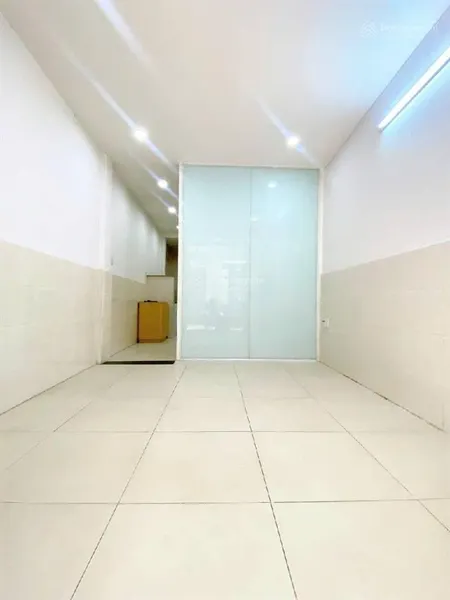 Bán nhà 2 tầng nguyễn trọng tuyển,tân bình. dt 31m2 trệt lầu 2pn 2wc. giá 5,15 tỷ.