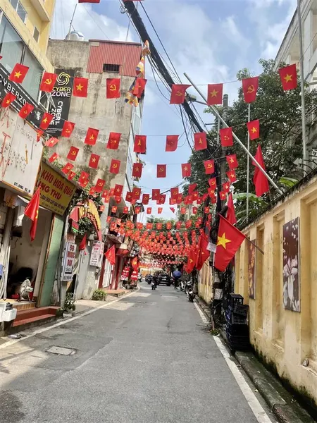 Nhà mới đẹp ở ngayvài bước ô tô tránh. lô góc 2 mặt ngõ. thông phố cầu giấysổ đẹp không lỗi